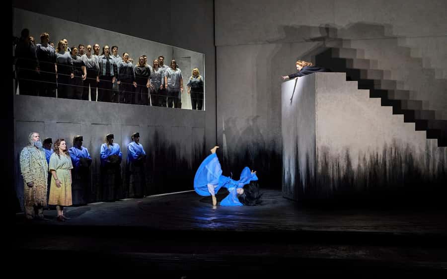 Sydney: Turandot at the Sydney Opera House - Italian singing with surtitles: your fastest path to enjoying every minute