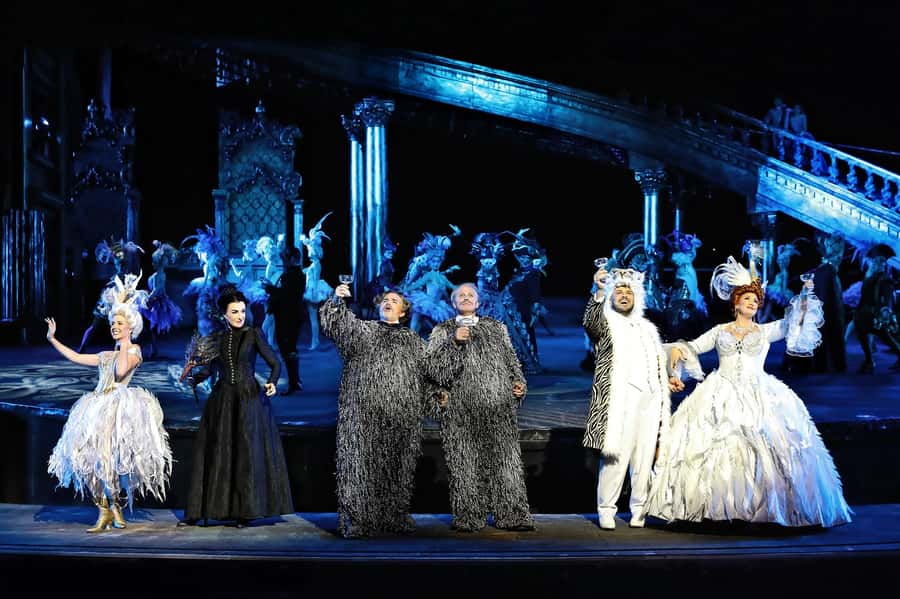 The Phantom of the Opera on Sydney Harbour Tickets - From 5pm: Planning Your Arrival Around Bars, Dining, and Sunset