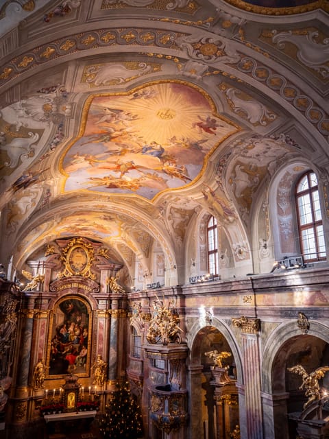 Vienna: Classical Concert in St. Anne's Church (Annakirche) - The venue experience: ornate, intimate, and made for listening