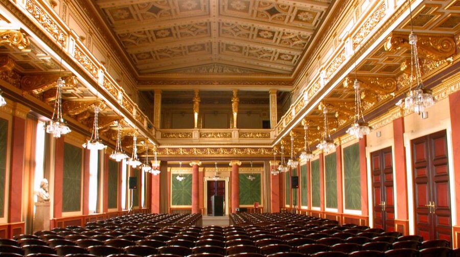 Vienna: Mozart Concert and Austrian Delights Dinner - The 6 PM to 8:15 PM flow: dinner, then a calm walk