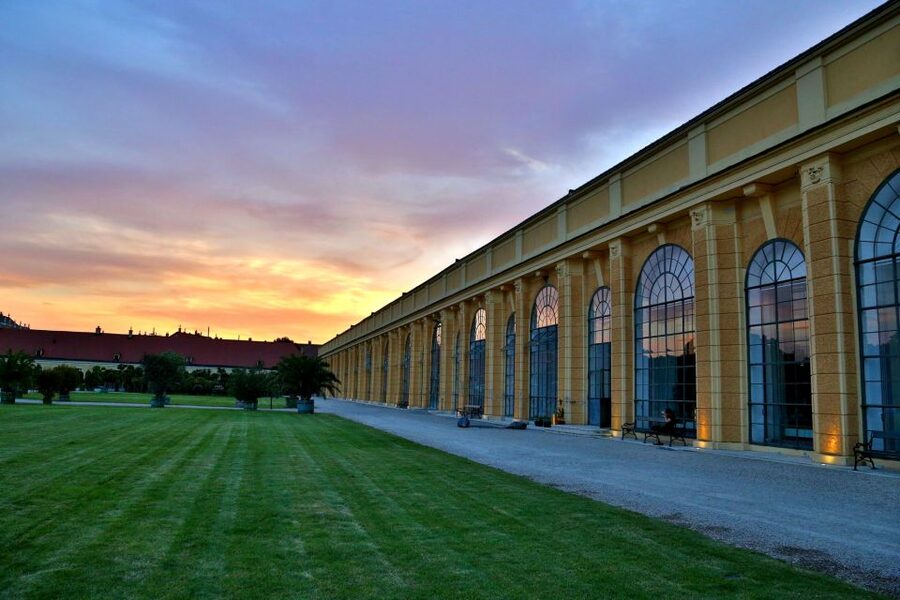 Vienna: Schönbrunn Palace Evening Tour, Dinner and Concert - Where to Meet and Where to Pick Up Tickets (This Is the One Sticky Point)