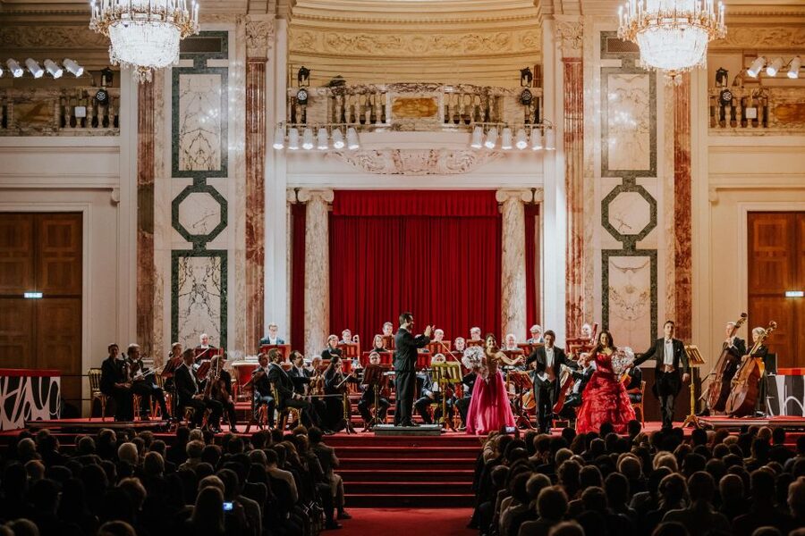 Vienna: Strauss and Mozart Concert at Hofburg Palace - The pre-show reality: seats, coats, and how to choose fast