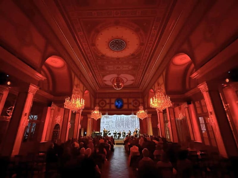 Vienna: Strauss Classical Concert with Soprano & Light Show - Strauss Exhibition (Starts at 19:00): Setting the Stage Before 8:30