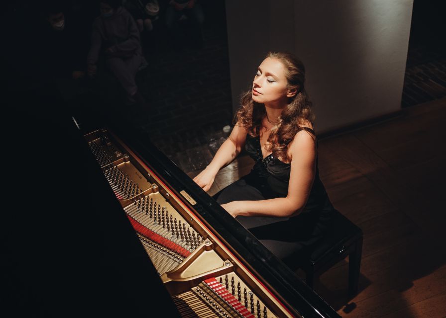 Warsaw: Chopin Concert in the Old Town - Mead and apple juice intermission: a very Polish break