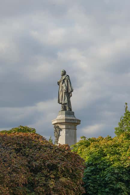 Warsaw: Guided Walking Tour with a Private Chopin Concert - Fryderyk Hall: a private Chopin piano concert finale